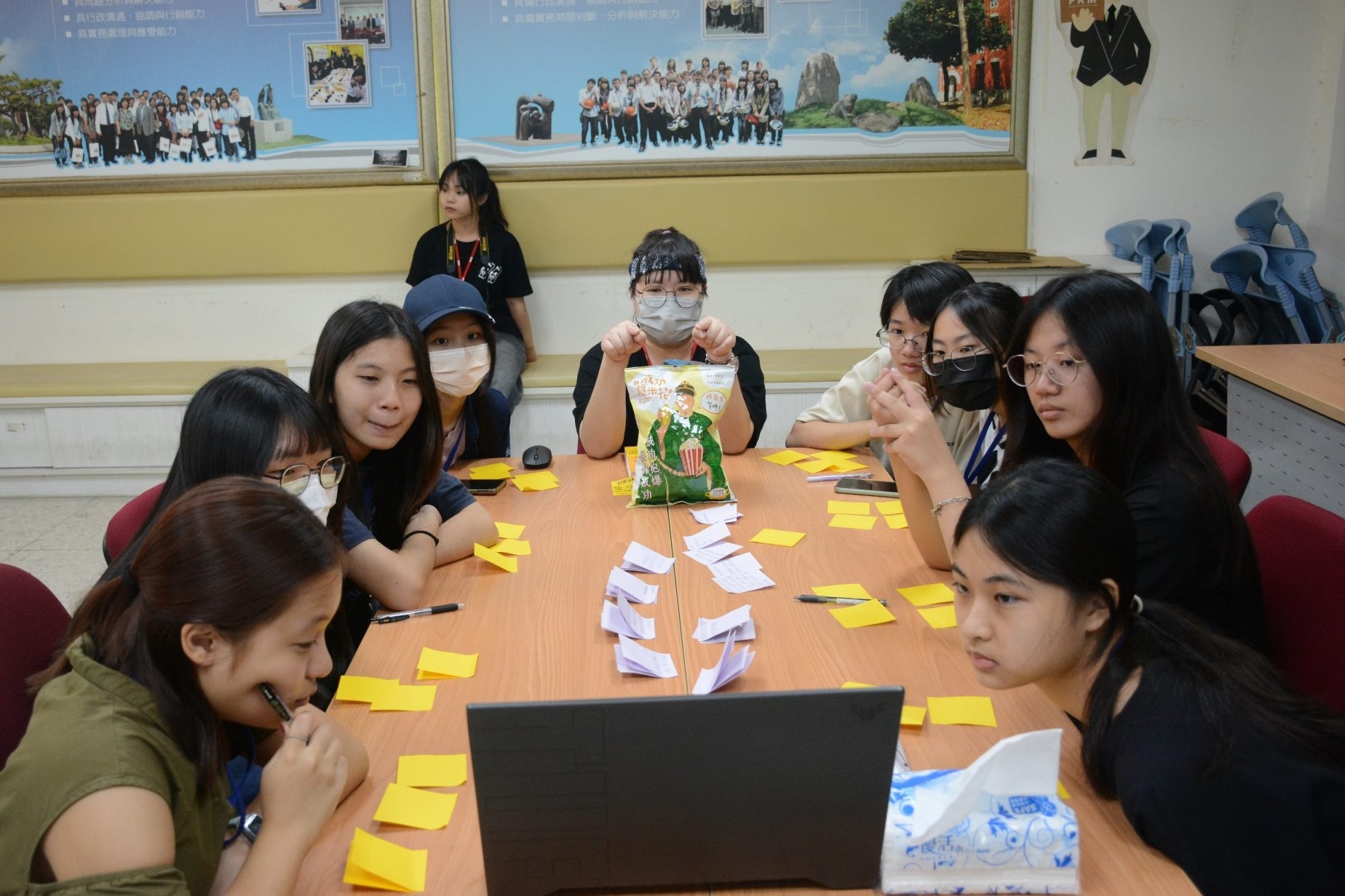 Representatives from youth groups, government, NGOs, and academia participate in public-issue dialogue and World Café discussions