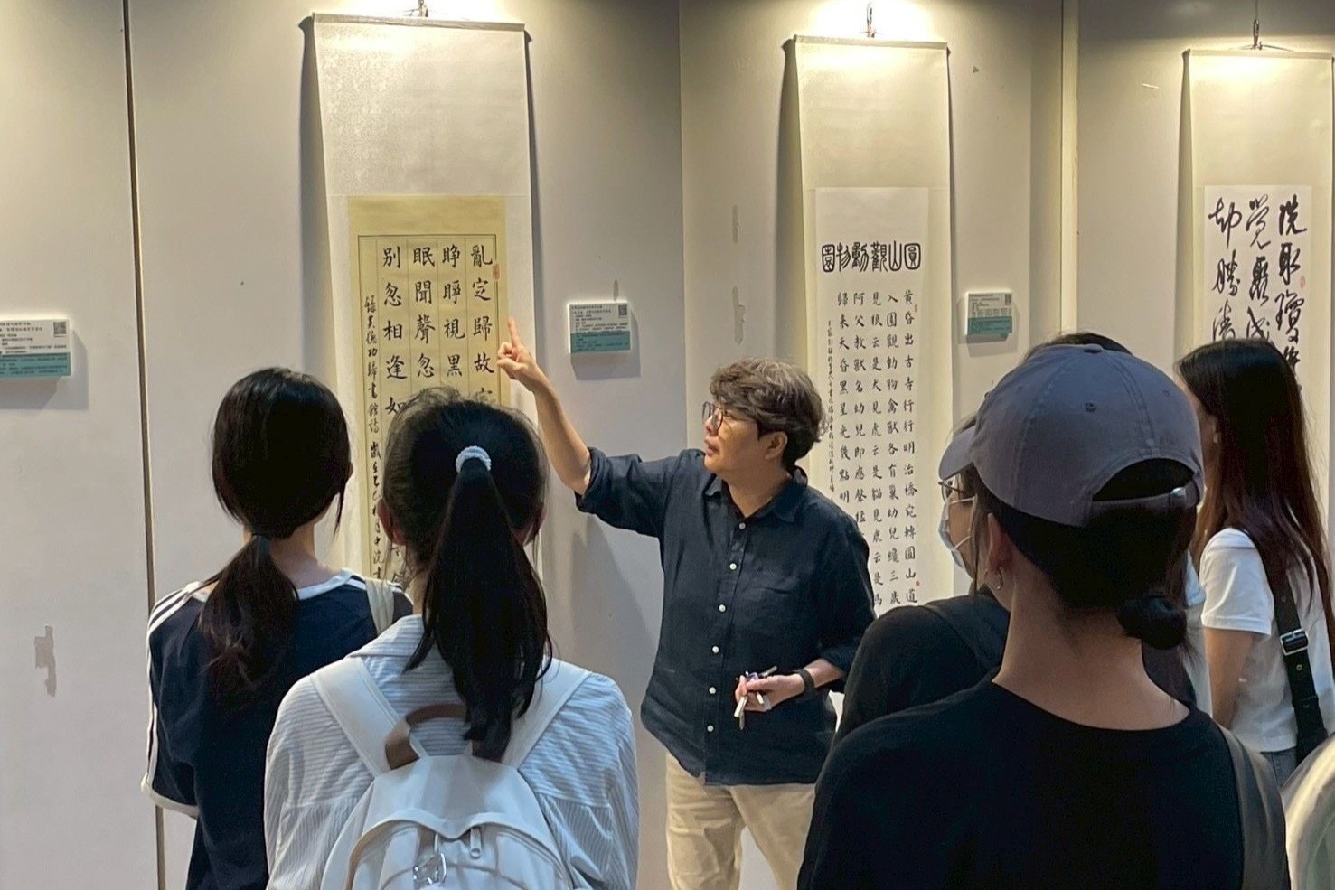 Visitors view works at the miniature calligraphy exhibition featuring Taiwan classical Chinese poetry