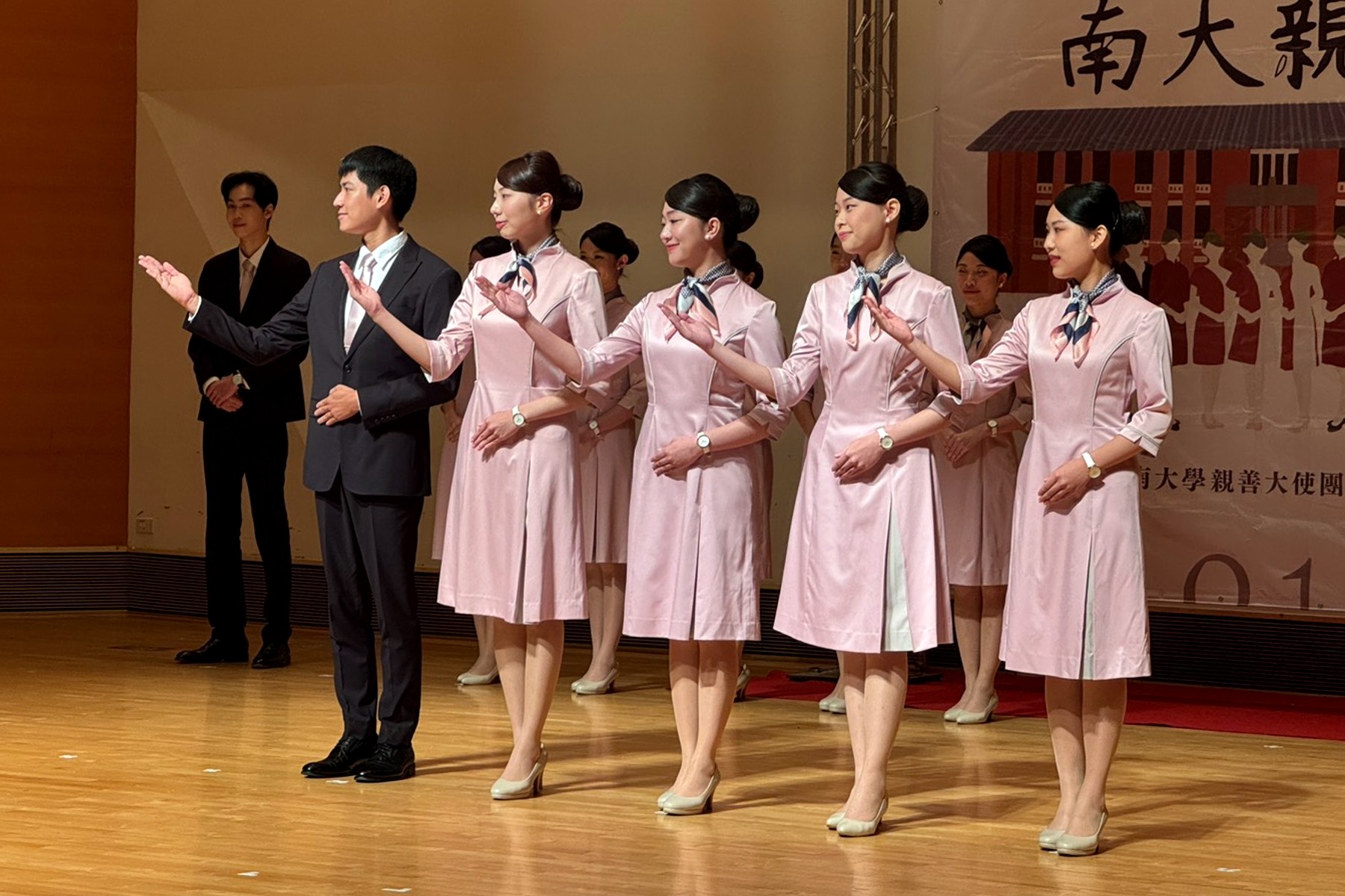0922-南大親善大使連續六年獲選國慶禮賓接待學校 展現外語接待力-1.jpg